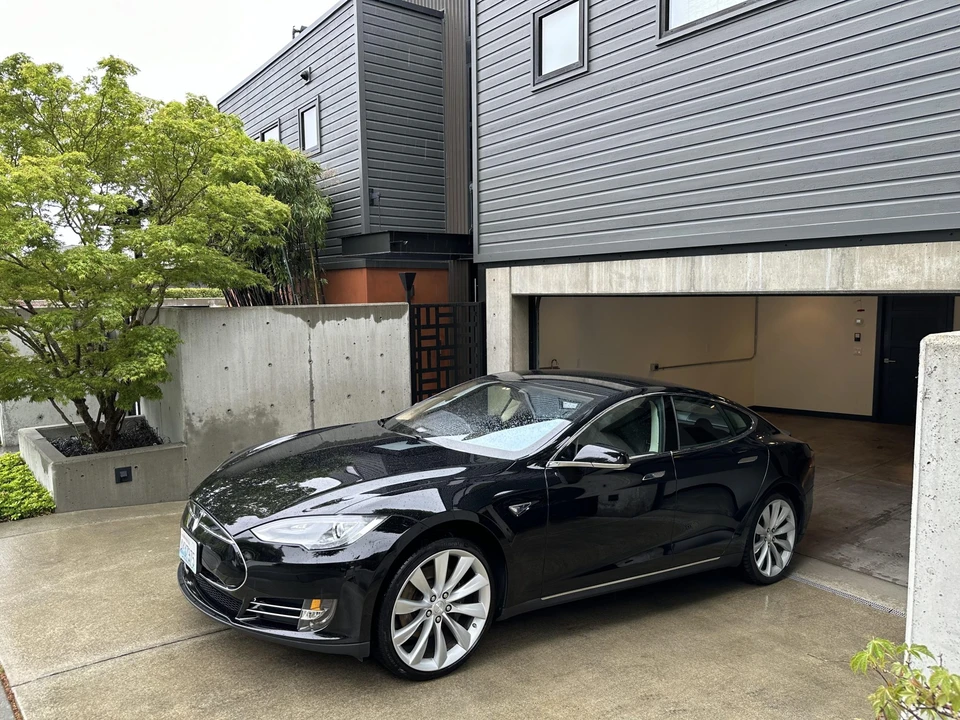 2013 Tesla Model S - Image 5 of 31