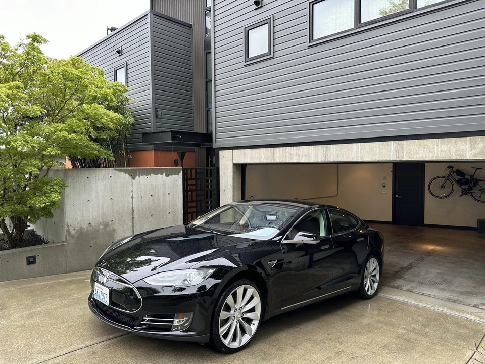 2013 Tesla Model S - Image 2 of 31