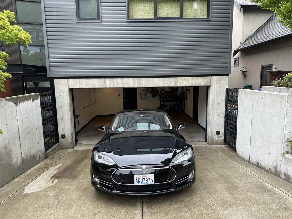 2013 Tesla Model S - Image 17 of 31