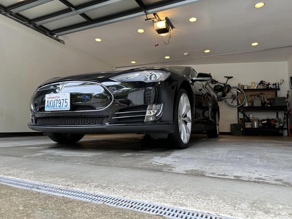2013 Tesla Model S - Image 24 of 31