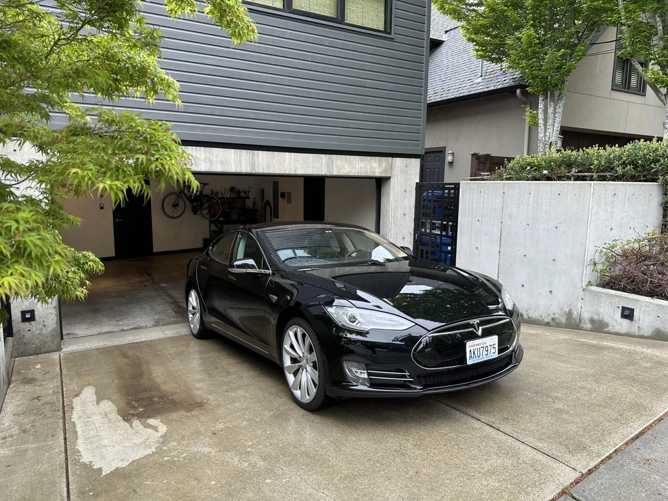 2013 Tesla Model S - Image 15 of 31