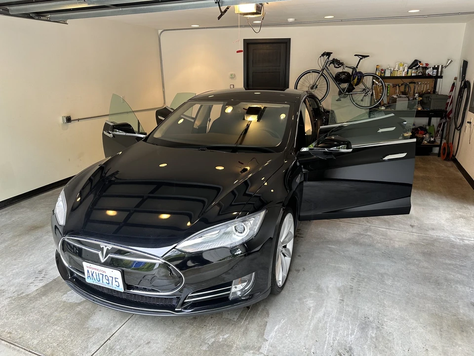 2013 Tesla Model S - Image 19 of 31