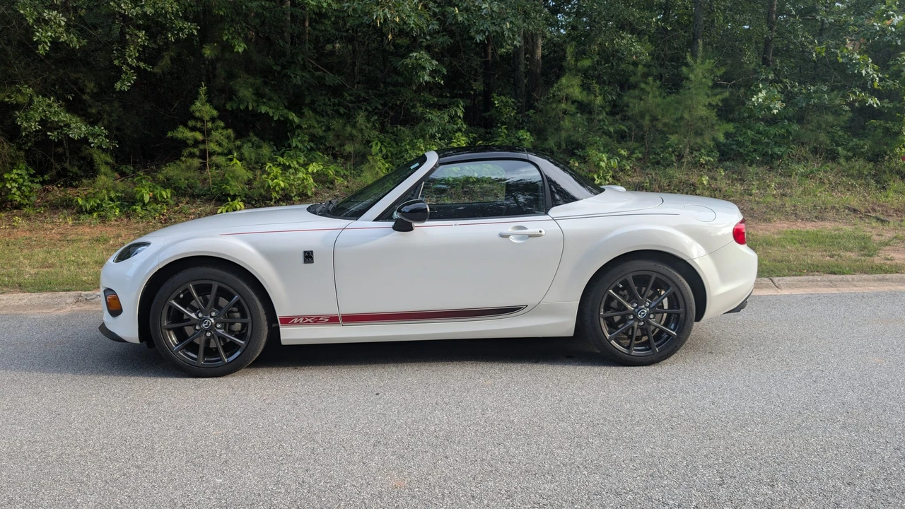 2015 Mazda NC MX-5 Miata - Image 18 of 31