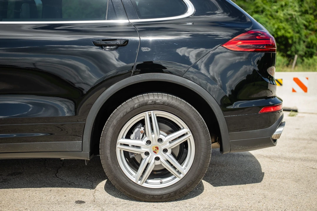 2015 Porsche 958 Cayenne Diesel - Image 25 of 31