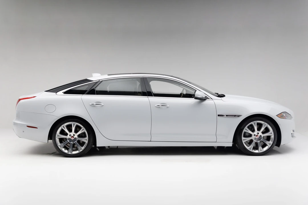 2017 Jaguar X351 XJ - Image 8 of 31