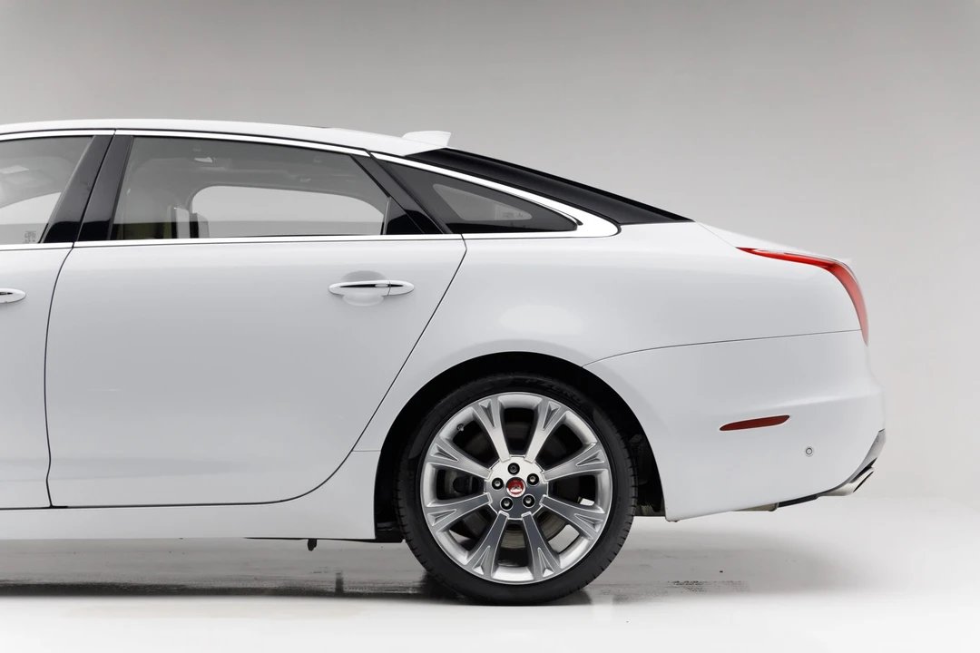 2017 Jaguar X351 XJ - Image 19 of 31