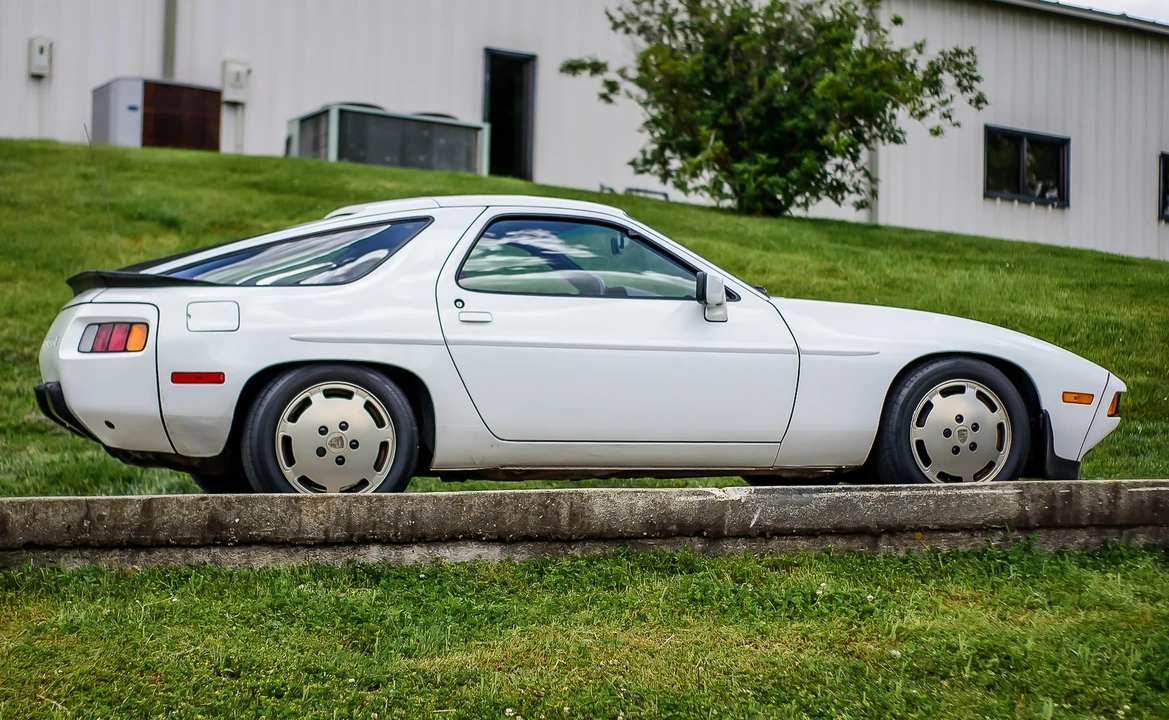 1984 Porsche 928 S - Image 6 of 6
