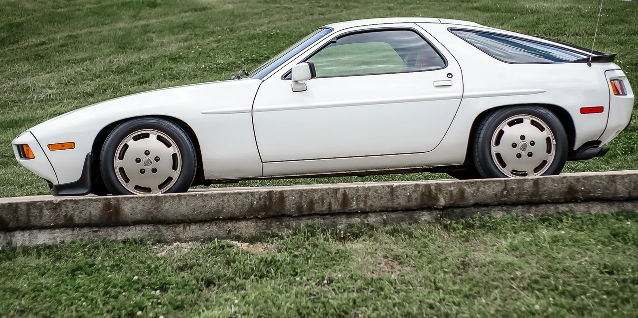 1984 Porsche 928 S - Image 2 of 6