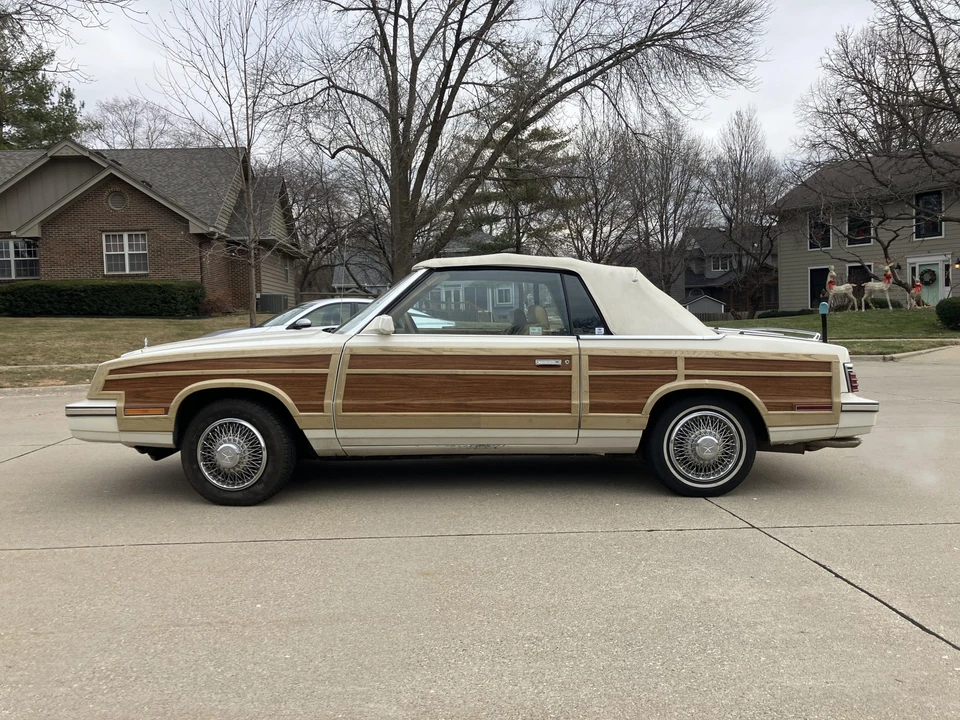 1985 Chrysler LeBaron - Image 10 of 31