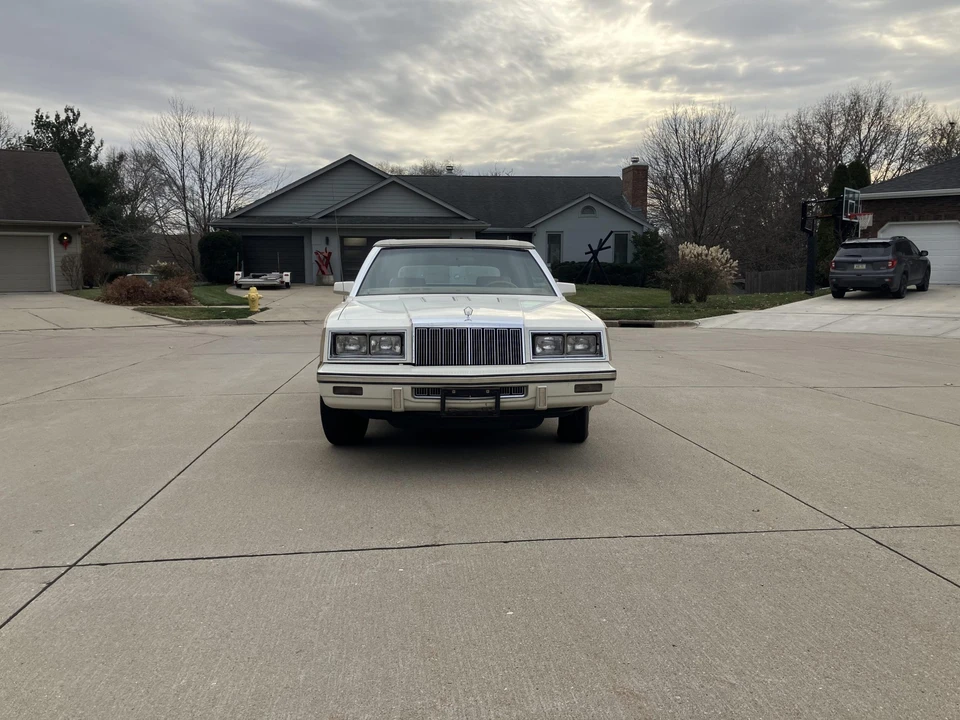 1985 Chrysler LeBaron - Image 13 of 31