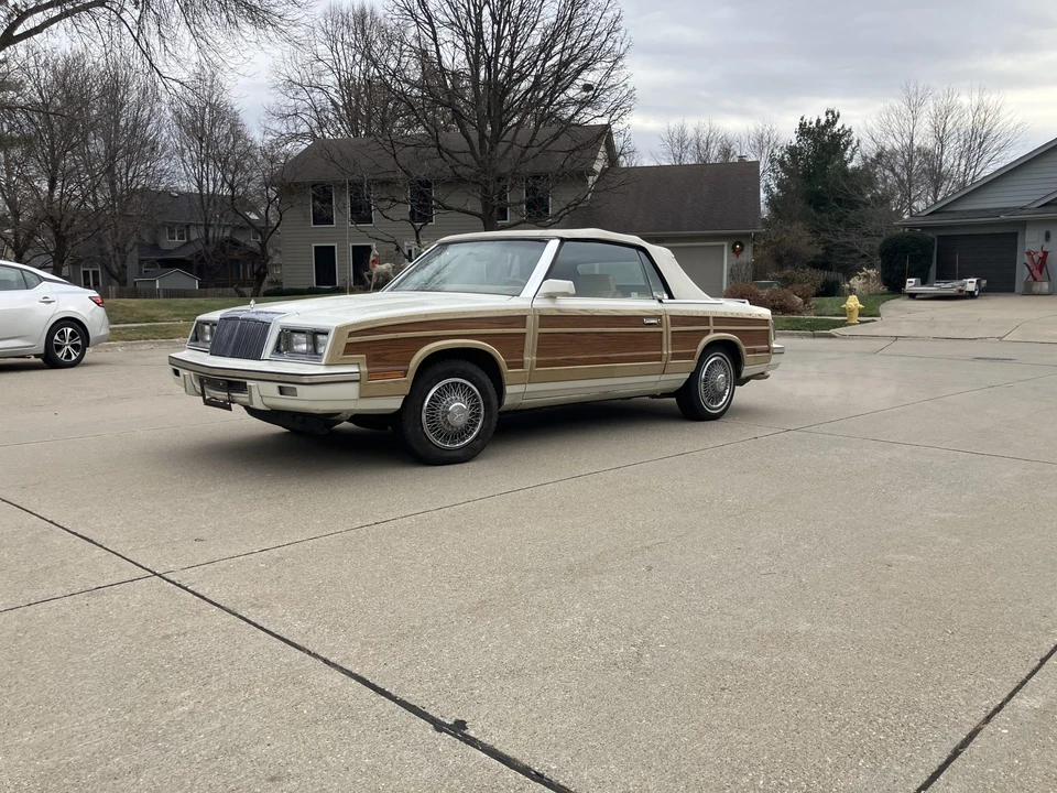 1985 Chrysler LeBaron - Image 11 of 31