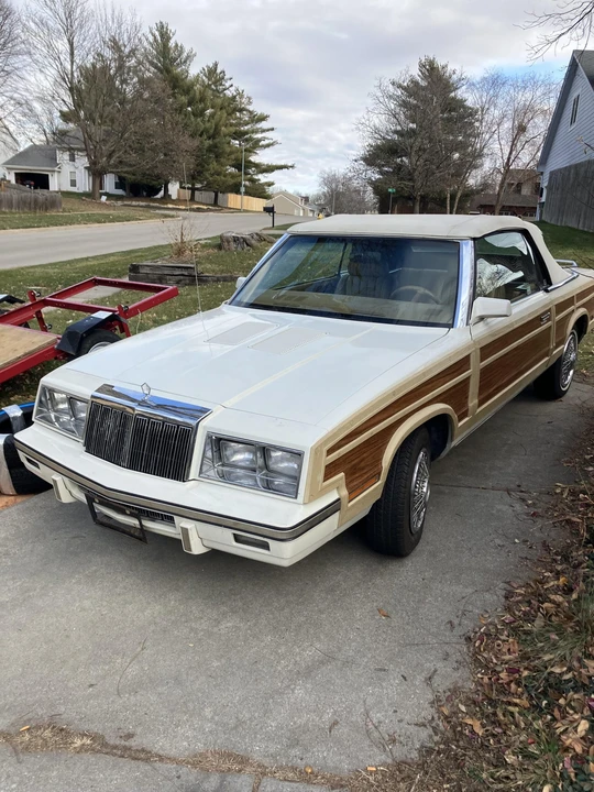 1985 Chrysler LeBaron - Image 17 of 31