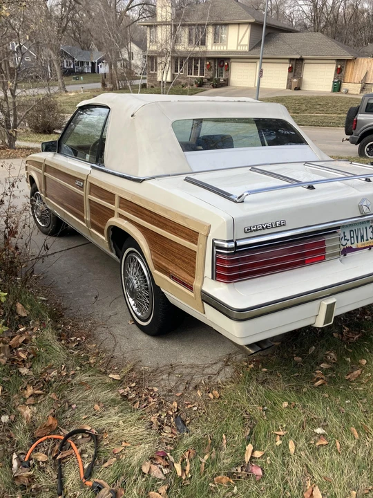 1985 Chrysler LeBaron - Image 18 of 31