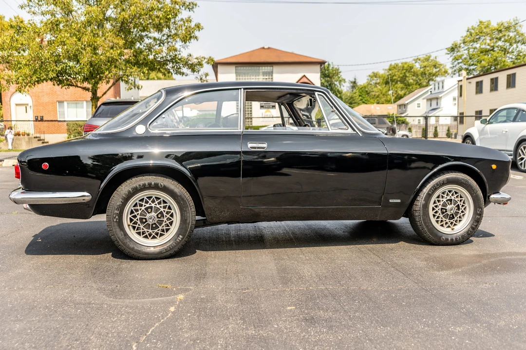 1969 Alfa Romeo 1750 GT Veloce - Image 9 of 31