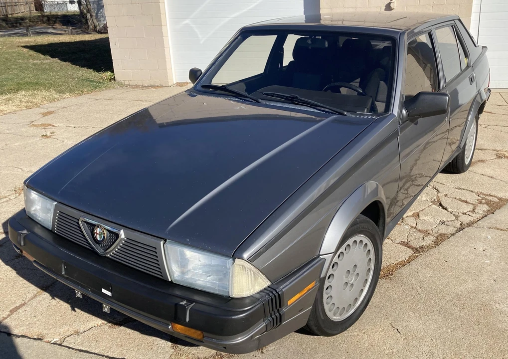 1988 Alfa Romeo 75/Milano - Image 2 of 31