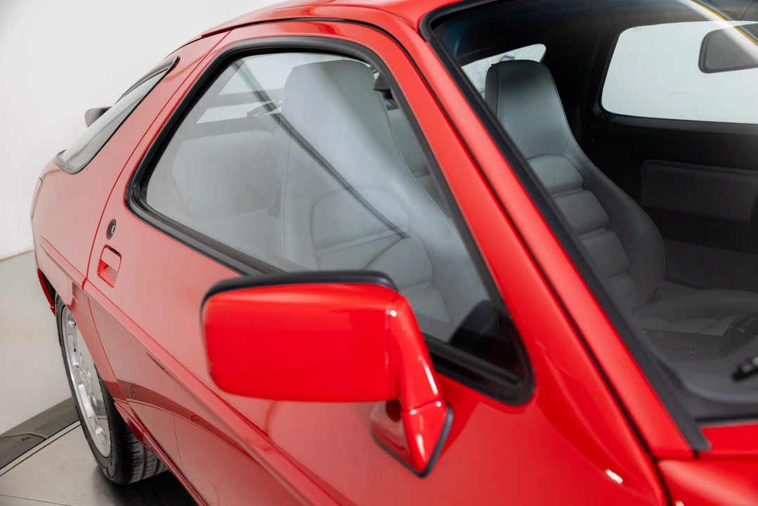 1988 Porsche 928 S4 - Image 16 of 31