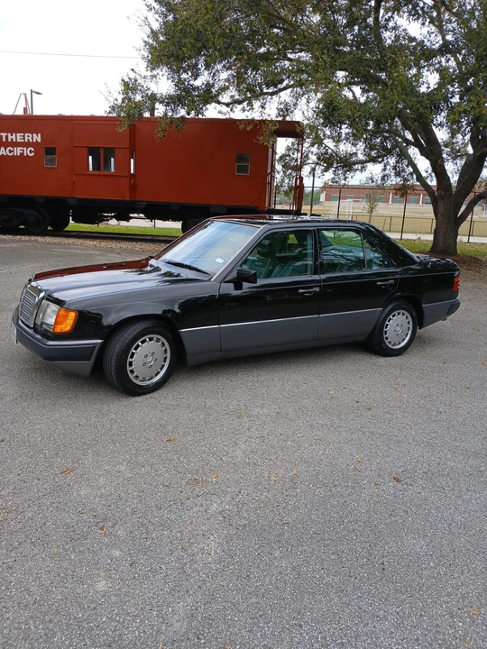1992 Mercedes-Benz W124 E-Class - Image 2 of 31