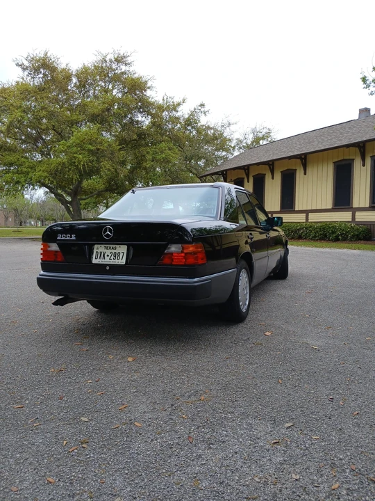 1992 Mercedes-Benz W124 E-Class - Image 13 of 31