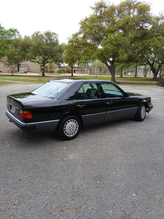 1992 Mercedes-Benz W124 E-Class - Image 11 of 31