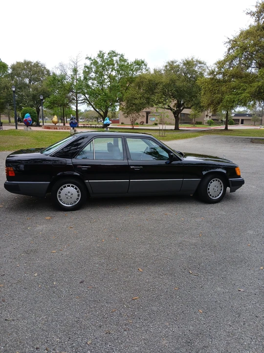 1992 Mercedes-Benz W124 E-Class - Image 9 of 31