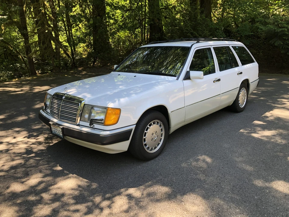 1992 Mercedes-Benz W124 E-Class - Image 2 of 31