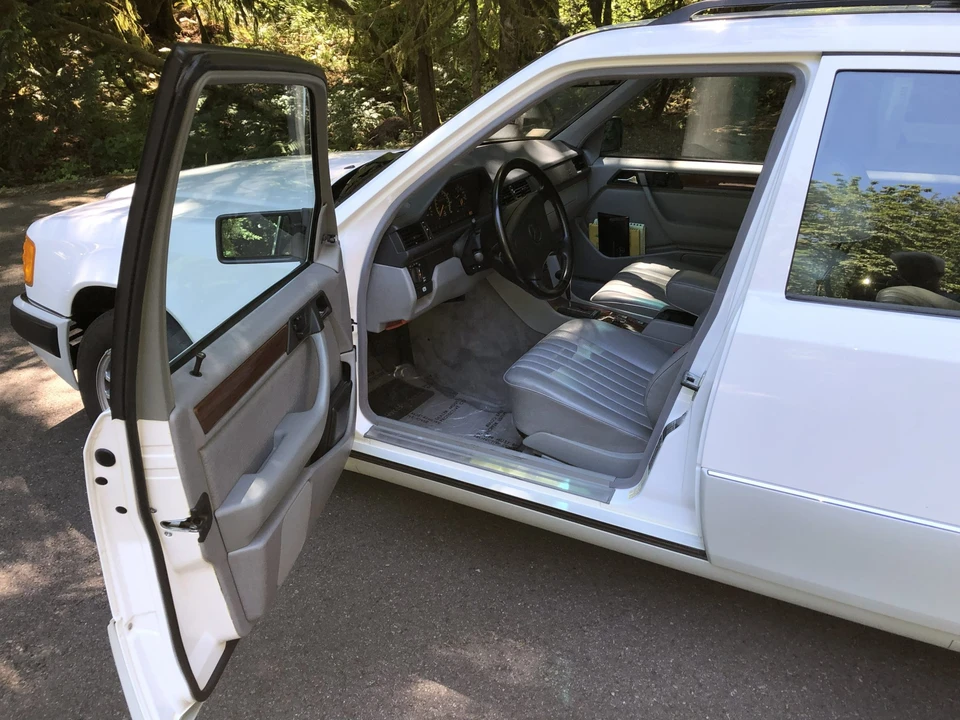 1992 Mercedes-Benz W124 E-Class - Image 13 of 31