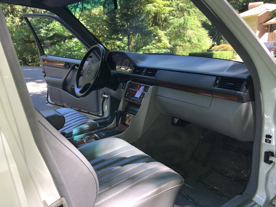 1992 Mercedes-Benz W124 E-Class - Image 16 of 31
