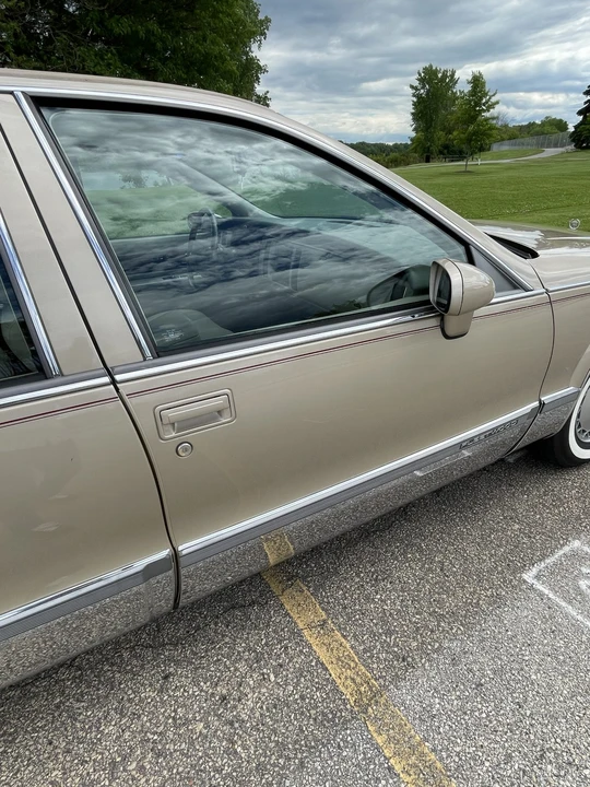 1993 Cadillac Fleetwood - Image 24 of 31