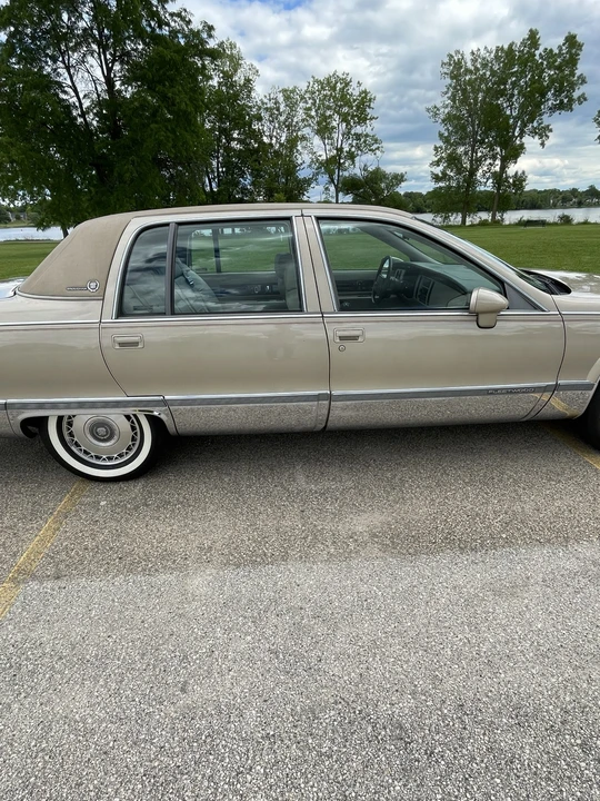1993 Cadillac Fleetwood - Image 22 of 31
