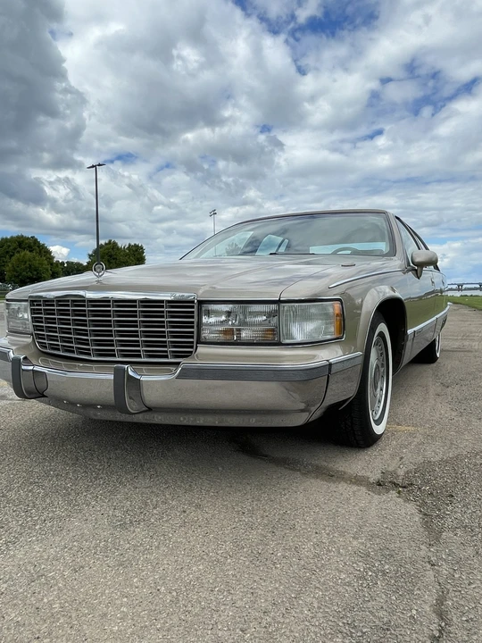 1993 Cadillac Fleetwood - Image 2 of 31