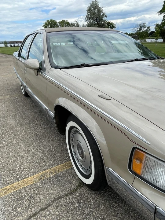 1993 Cadillac Fleetwood - Image 25 of 31