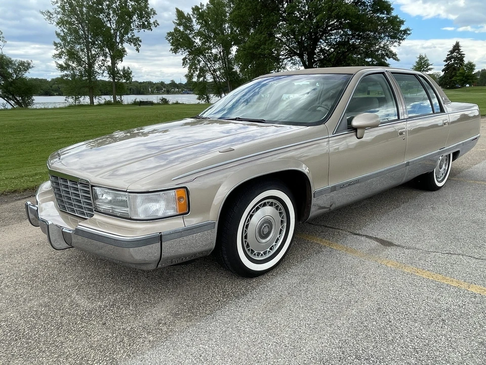 1993 Cadillac Fleetwood - Image 4 of 31