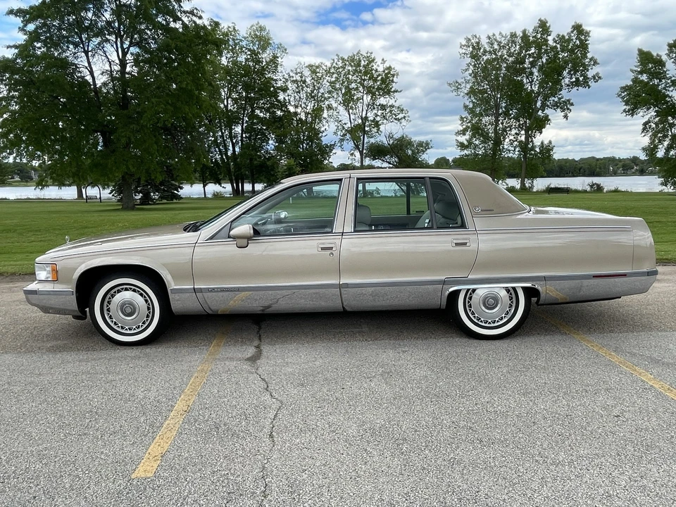 1993 Cadillac Fleetwood - Image 8 of 31