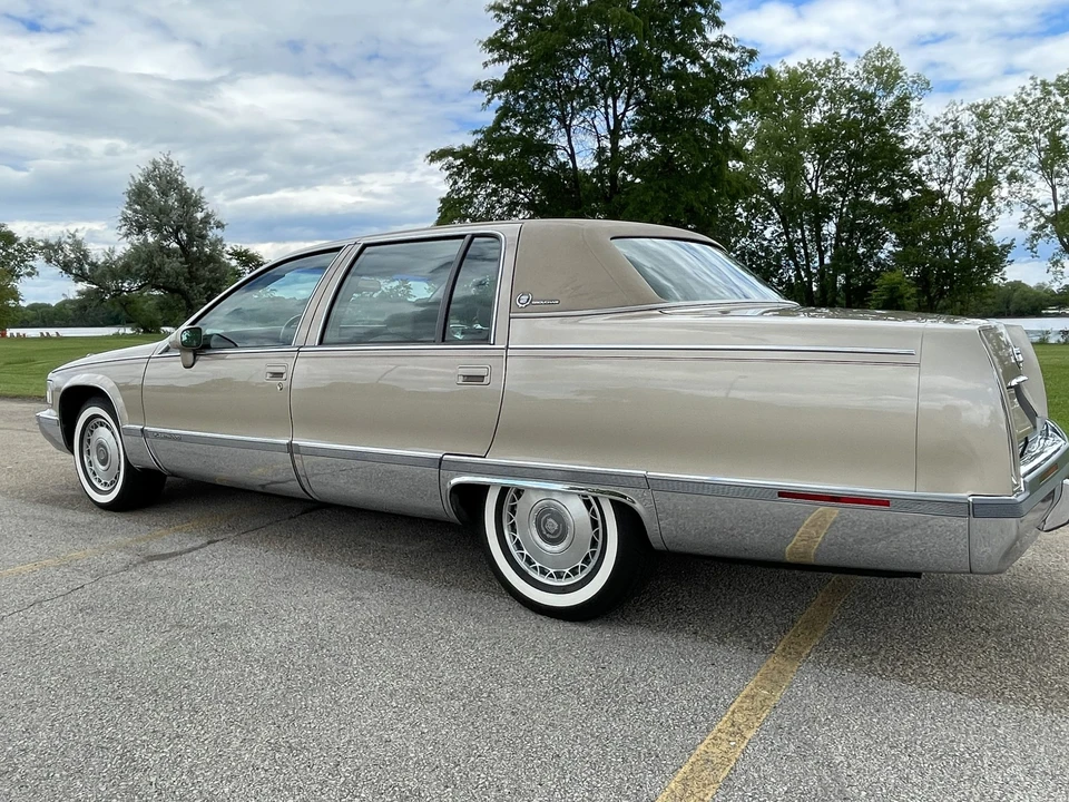 1993 Cadillac Fleetwood - Image 9 of 31