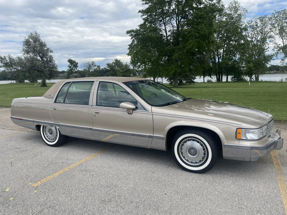 1993 Cadillac Fleetwood - Image 13 of 31