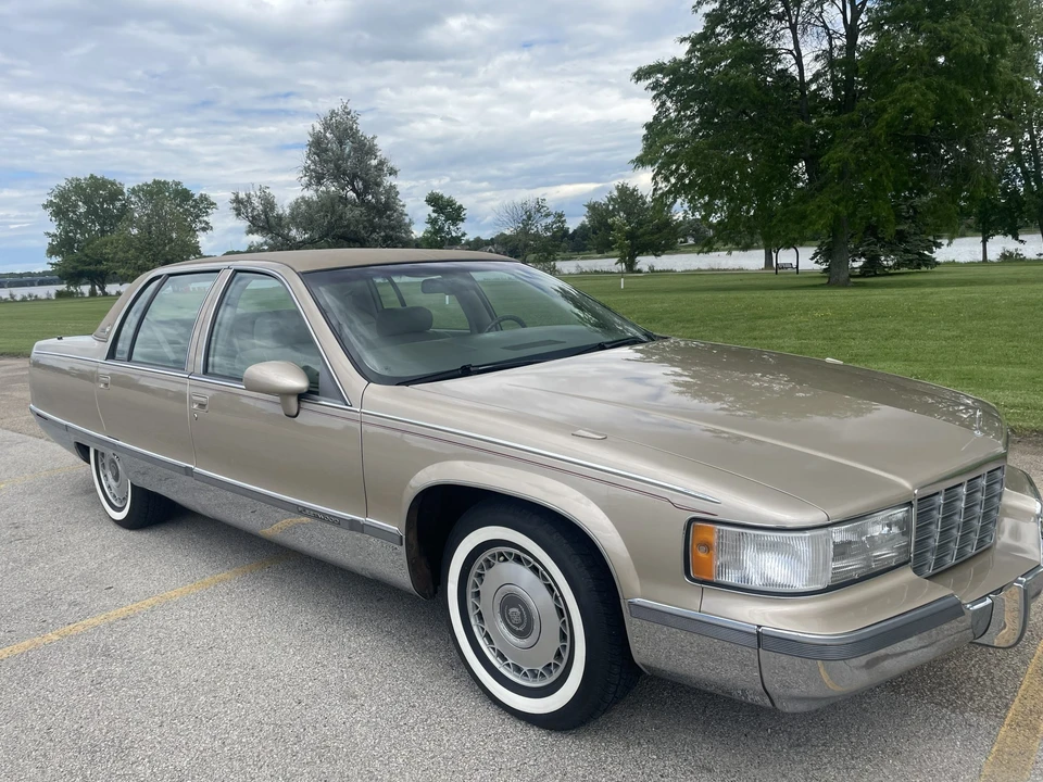 1993 Cadillac Fleetwood - Image 16 of 31