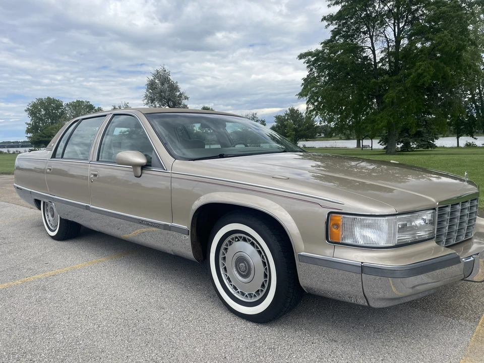 1993 Cadillac Fleetwood - Image 15 of 31