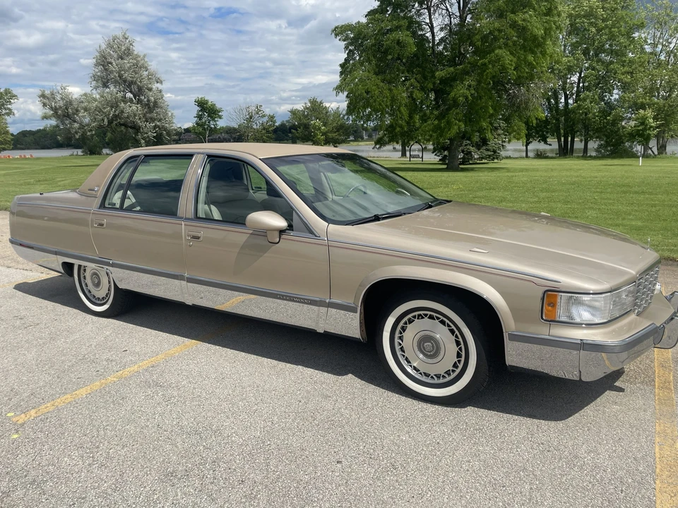 1993 Cadillac Fleetwood - Image 12 of 31