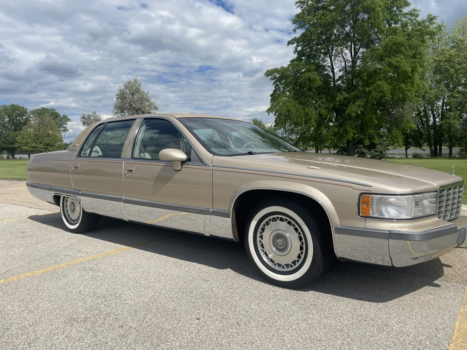 1993 Cadillac Fleetwood - Image 11 of 31