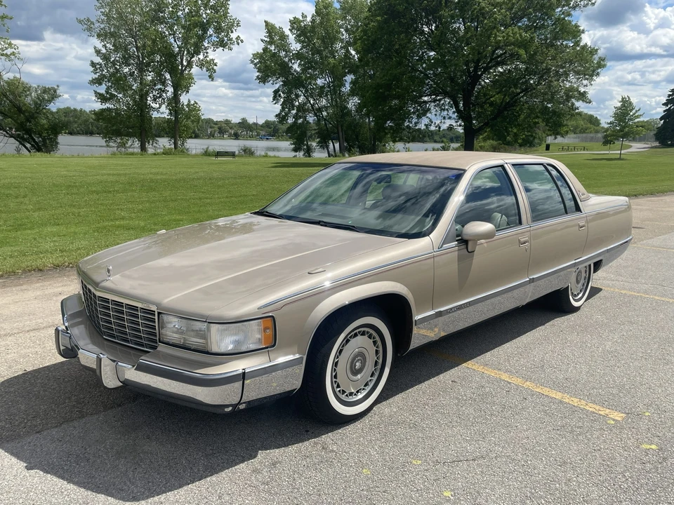 1993 Cadillac Fleetwood - Image 5 of 31