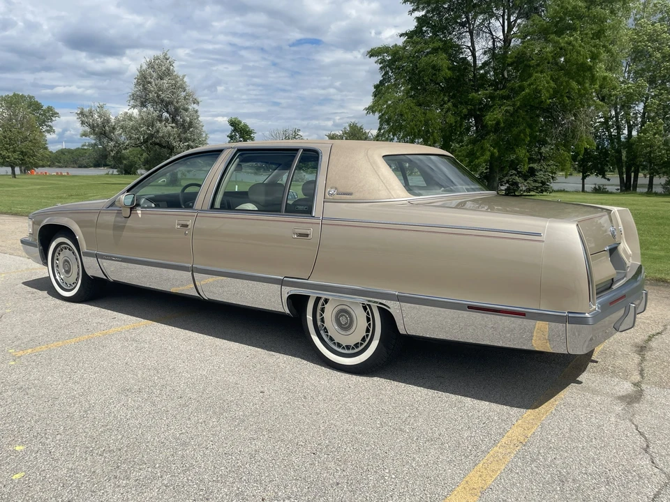 1993 Cadillac Fleetwood - Image 10 of 31