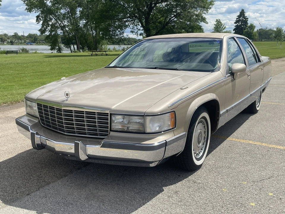 1993 Cadillac Fleetwood - Image 3 of 31