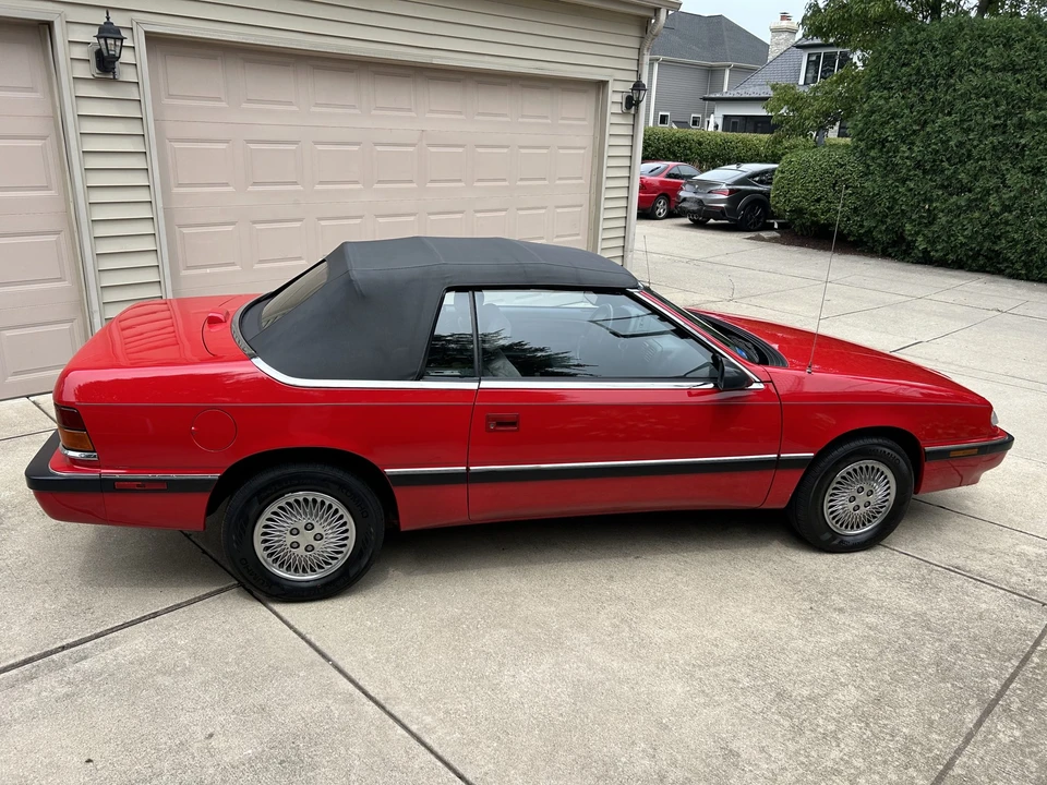 1993 Chrysler LeBaron - Image 25 of 31