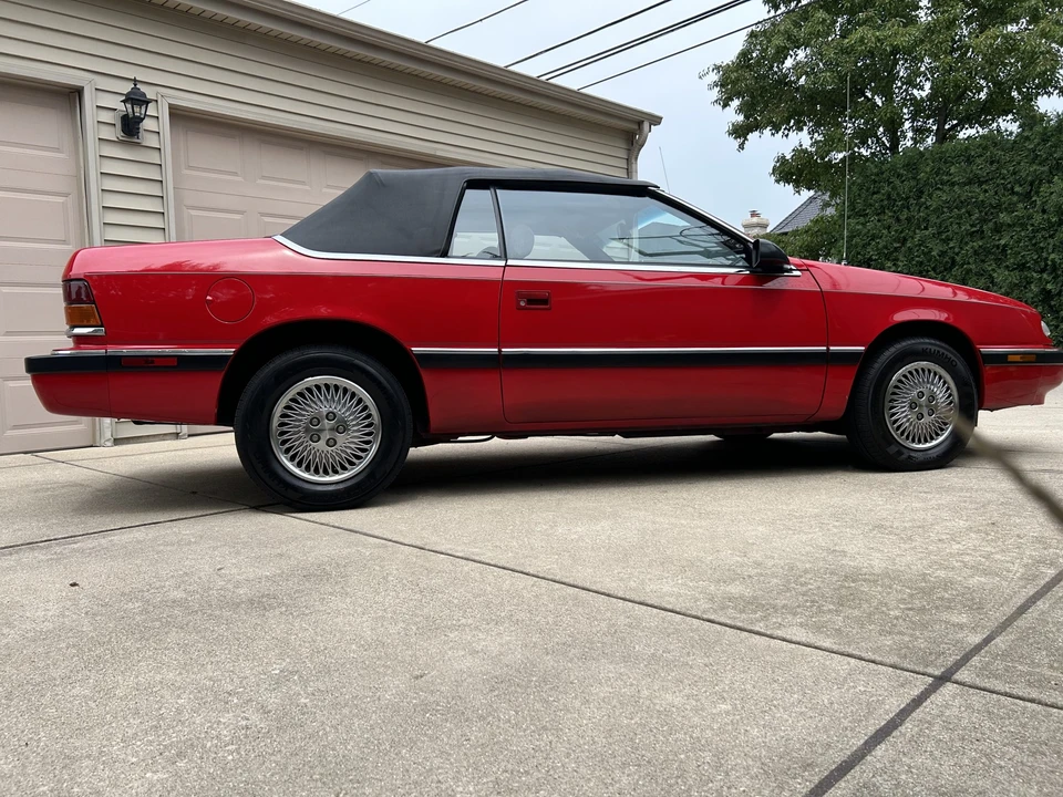 1993 Chrysler LeBaron - Image 26 of 31