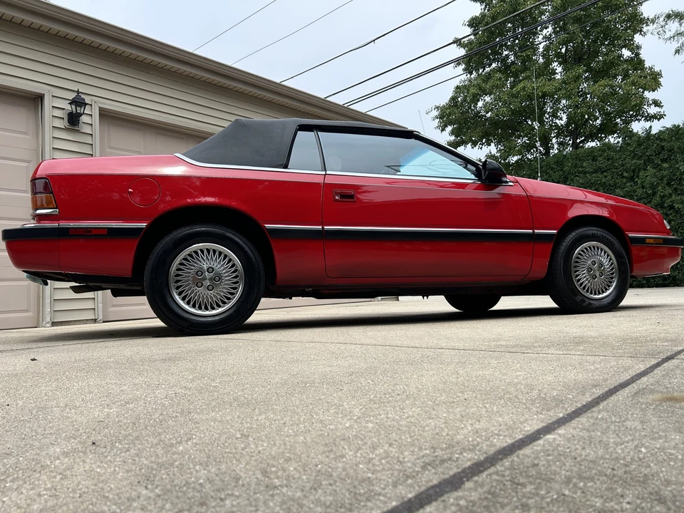 1993 Chrysler LeBaron - Image 27 of 31