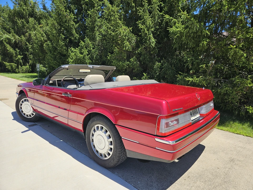 1993 Cadillac Allante - Image 9 of 31