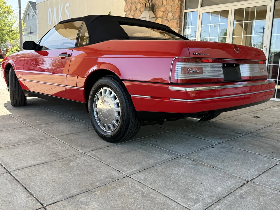 1993 Cadillac Allante - Image 16 of 31