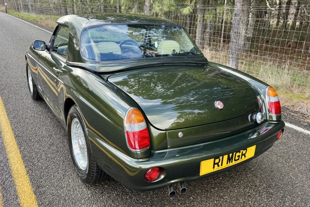 1995 MG RV8 - Image 2 of 9
