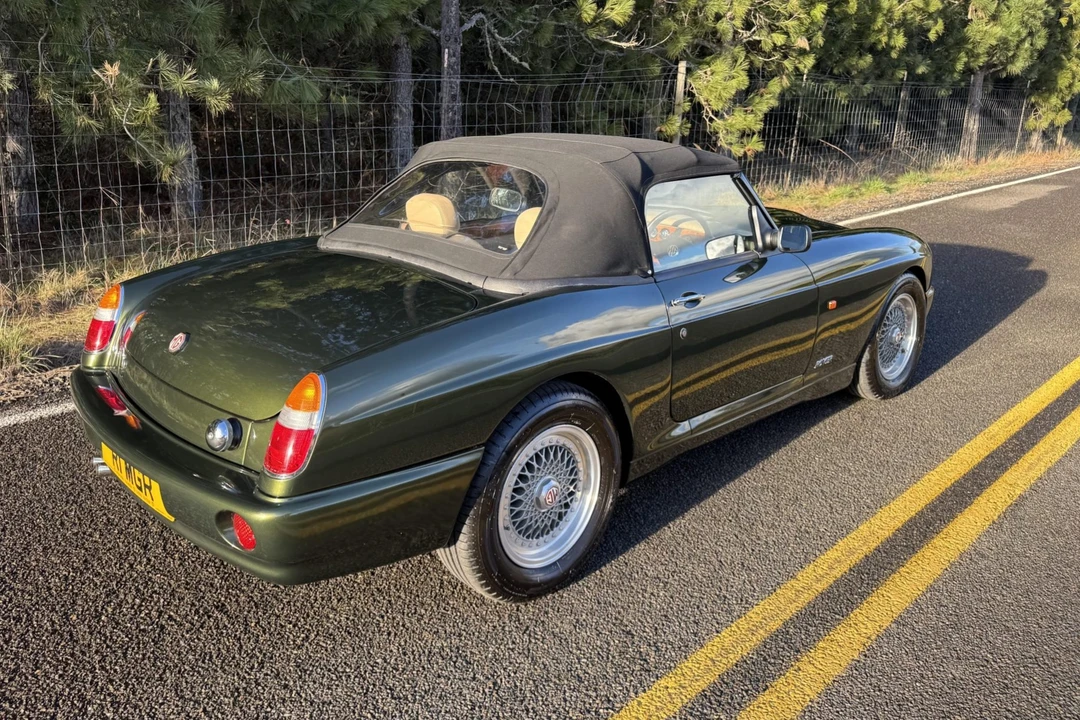 1995 MG RV8 - Image 3 of 9