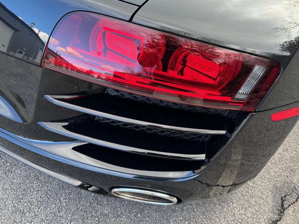 2010 Audi 42 R8 - Image 27 of 31